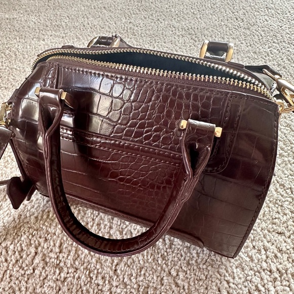 Cute little brown bag, worn once, never reach for it. - Picture 2 of 4